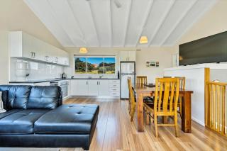 The Blue House - Coles Bay - 2
