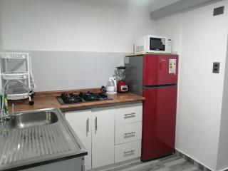 casa entera con estacionamiento - 3