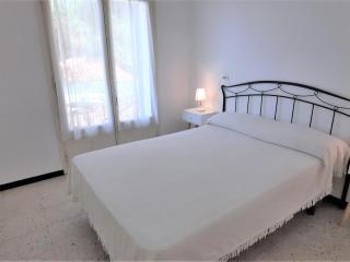 Apartamento Familiar Cerca de la Playa en Llançà con Aparcamiento y Mascotas Permitidas - ES-170-2 - 3