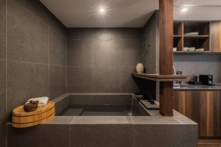 Luxury Hanok Stay Warm Hearth - East - 6