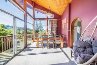 Eclectic 70s Mansion - Wellington - 6