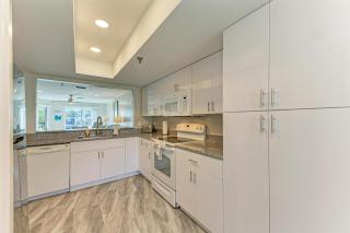 Paradise Palms-Private Beach Access-Heated Pool-Water Views From Every Room - Bradenton Beach - 5