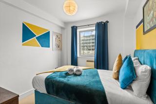Enchanting Bristol Abode -Sleeps 6 with Balcony! - Bristol - 8