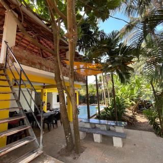 Hobknob, Goa - hostel with a pool - - 4