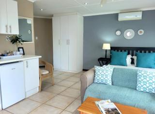 Deja' Blu Bed and Breakfast - East London - 7