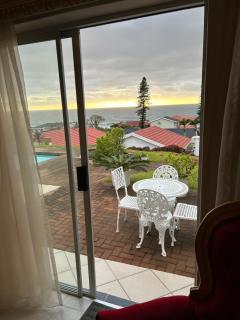 Moulin Rouge Overnight Accomodation - Uvongo Beach - 7