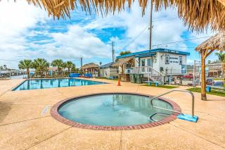 Pink Lady by the Sea - Galveston - 9