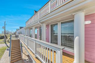 Pink Lady by the Sea - Galveston - 6