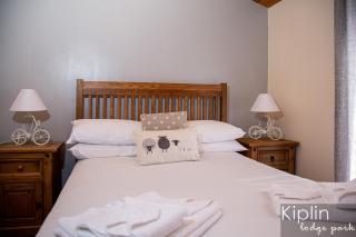 Surrey Lodge - Richmond - 8