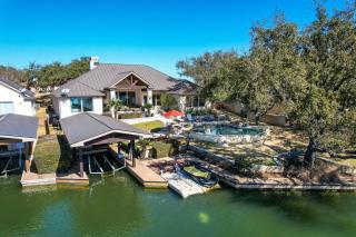 Stunning Lakefront Retreat Pool Boat Lift Spectacular Views - Horseshoe Bay - 0