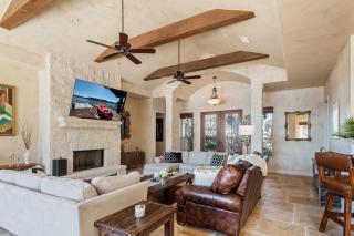 Stunning Lakefront Retreat Pool Boat Lift Spectacular Views - 1