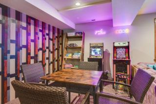 Luna Cabin - 5BR Hot Tub A/C Game Room EV Charger - 1