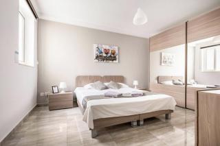 F8 Modern and Bright Apartment in Malta - 1