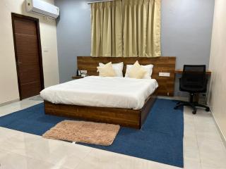 Beach Town Hotel - Visakhapatnam - 9