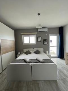 F3 Room 1, Private Double room with private bathroom and balcony - Msida - 7