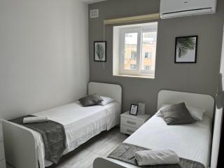 F4 Room 3, Private Room two single beds shared bathroom - Msida - 8