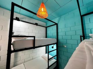 Lolas Hostal, Habitacion Exclusiva para Mujeres, 2 camarotes, precio por cama - San José - 8