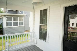 Restored Queen Anne Cottage - 8