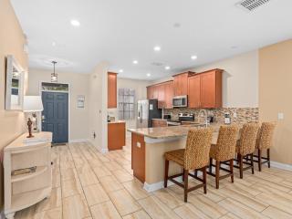 Villa at Champions Gate Resort in Orlando near Theme Parks with Private Pool, SPA & Movie Theater - Davenport - 4