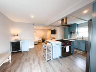 Charming Hyannis 3 Bed 2 Bath - Barnstable - 0