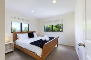 Spa, Movies, Pool table, Table tennis in Ellerslie! - 4