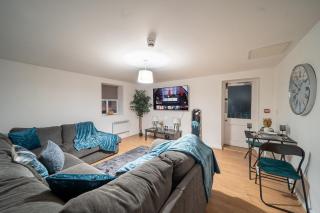 Cozy 2-Bedroom Ground-Floor Apt near Kirkstall Shopping Centre - Leeds - 0