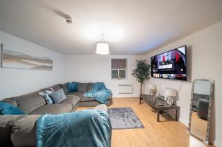 Cozy 2-Bedroom Ground-Floor Apt near Kirkstall Shopping Centre - Leeds - 9