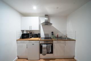 Cozy 2-Bedroom Ground-Floor Apt near Kirkstall Shopping Centre - Leeds - 2
