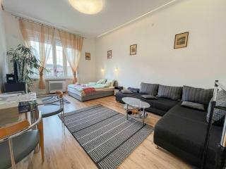 FREE GARAGE!!! Downtown apartment near the NEW YORK coffee house - Budapest - 0
