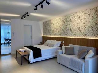 Red Design by Mosaico Stays - 1