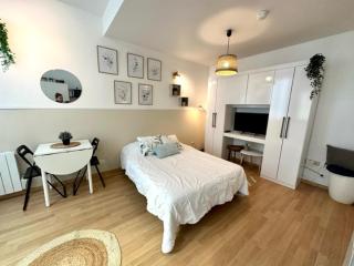 Studio, Sea and the Beach - 3