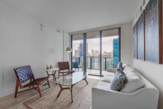 Unwind in Your Amazing City View Apartment - 9