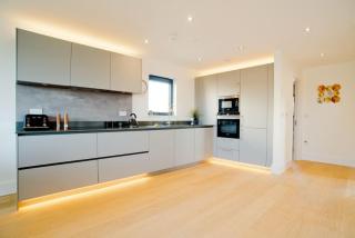 100 Howells Mere 100HM Lakeside Spa Property - Somerford Keynes - 7