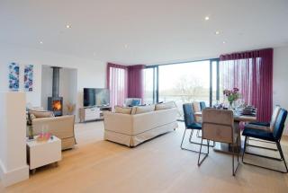 100 Howells Mere 100HM Lakeside Spa Property - Somerford Keynes - 5