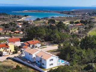 500 Meter zum Strand mit Privatpool, Meerblick, WLAN - 2