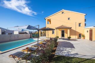 Villa mit privatem Pool, Spielplatz, WLAN, Klima, BBQ - Pula - 8