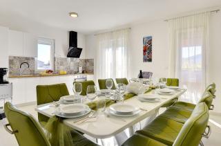 Villa mit privatem Pool, Spielplatz, WLAN, Klima, BBQ - 1