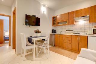 Zum Sandstrand sind es wenige Gehminuten - genießen Sie aber auch die Zeit am Pool - 5