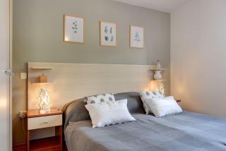 Zum Sandstrand sind es wenige Gehminuten - genießen Sie aber auch die Zeit am Pool - 1