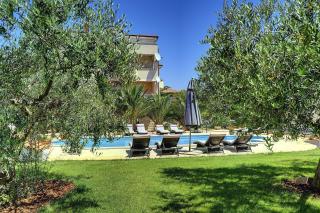 Attraktive Ferienwohnung mit großem Pool, Klimaanlage, WLAN, BBQ und nur 700 Meter bis zum Sandstrand - Medulin - 7