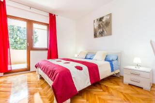Schöne Ferienwohnung nur 500 Meter bis zum Strand mit Küche, Bad, Klima, WLAN, Terrasse, Grill - Banjole - 1