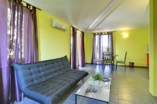 Schöne Ferienwohnung nur 500 Meter bis zum Kieselstrand mit großem Pool, Küche, Klima, WLAN, Balkon, Grill - Ližnjan - 7