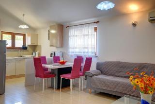 Charmantes Ferienhaus in Medulin mit Waschmaschine, Klima, WLAN, Terrasse und Grillplatz - Medulin - 7