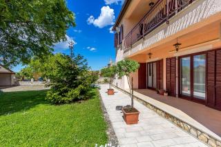 Ferienwohnung mit WLAN, Klima, Parkplatz, Grill und großem Garten zum Fußball spielen - Gajana - 8