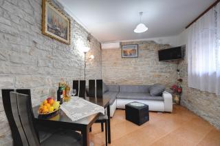 Preiswerte und schöne Ferienwohnung mit Pool, WLAN, Terrasse und Grill - Barat - 4