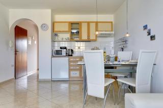 Helle Ferienwohnung 400 Meter zum Strand - Ližnjan - 7