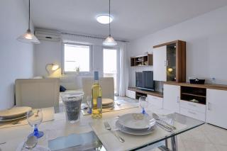Helle Ferienwohnung 400 Meter zum Strand - Ližnjan - 2