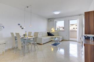 Helle Ferienwohnung 400 Meter zum Strand - Ližnjan - 1