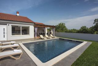 Villa mit privatem Pool, Klima, WLAN, BBQ in der Nähe vom Meer - Valbandon - 8