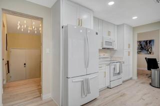 New Poolside Paradise in Vegas with BBQ and Games - 5